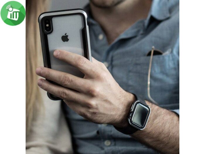 APPLE WATCH CASE 40mm Premium machined anodized aluminum exterior. APPLE WATCH PROTECTION Soft rubber lining; Metal does not touch your Apple Watch. APPLE WATCH ACCESSORIES Works with all 40mm Apple Watch collections and wristbands for Series 4, 5 and 6. 40mm APPLE WATCH CASE Protects the edges of Apple Watch from scratches, does not come with wristband.