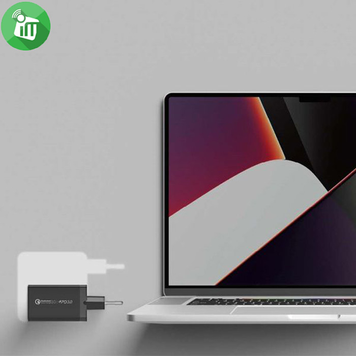 Momax ONEPLUG 67W 3-Port GaN Charger (UM30)