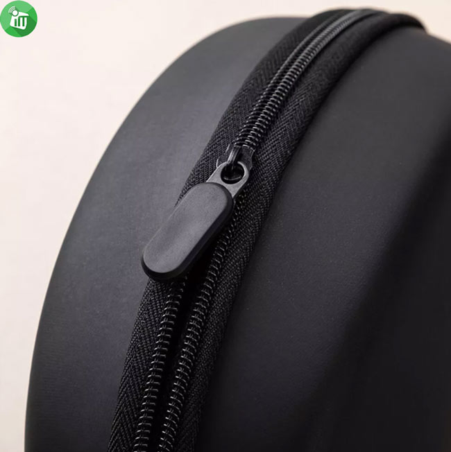 Hard Case Headphones Shaped Carrying Zipper Bag (19cm x 14cm)